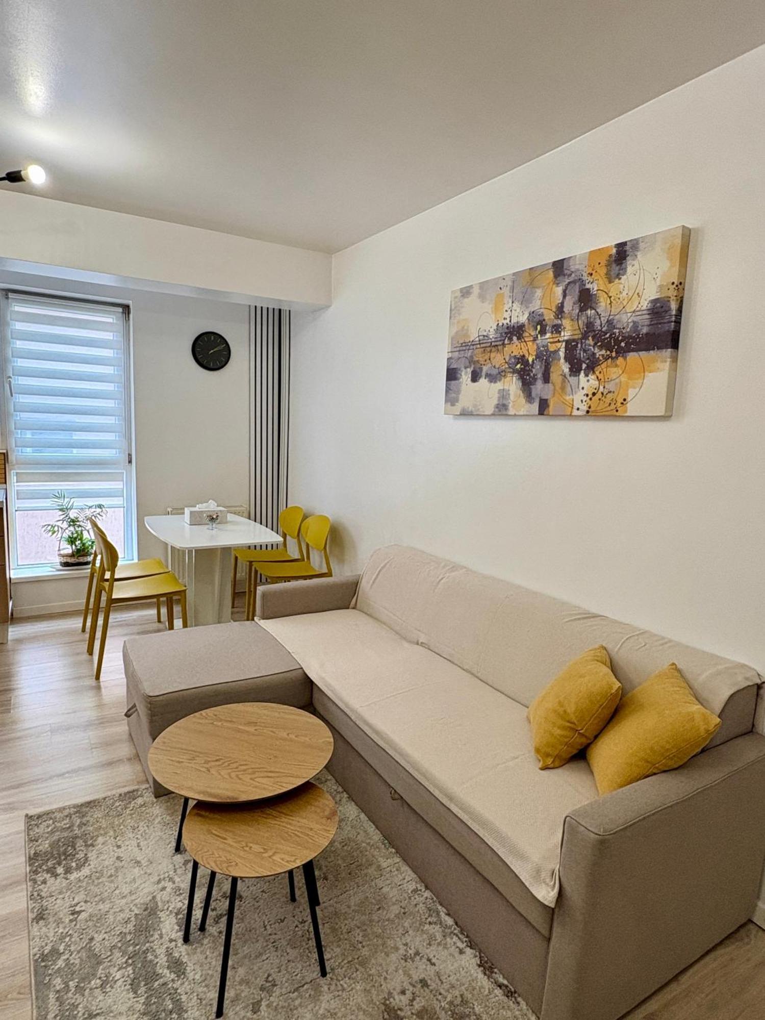 Yellow Apartment Floreşti Exterior foto