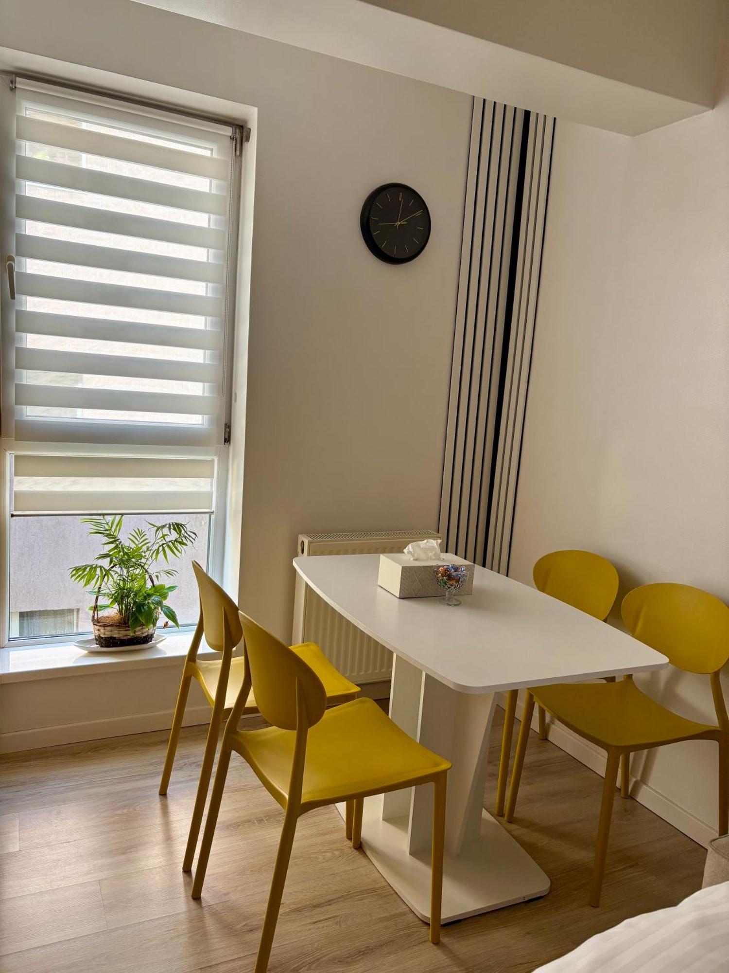 Yellow Apartment Floreşti Exterior foto